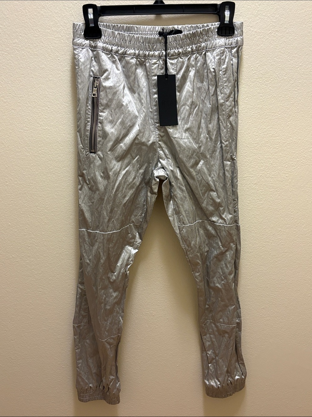 NWT RtA silver joggers